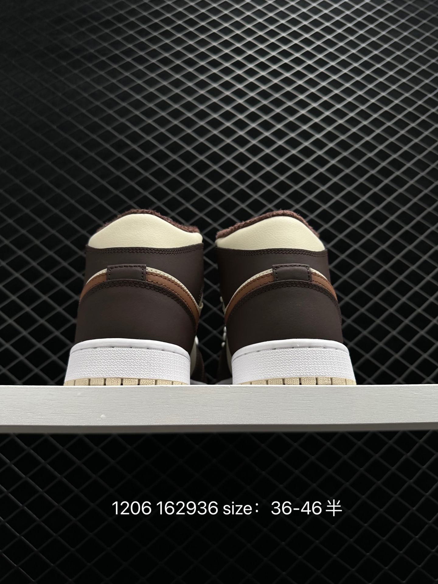 Air Jordan 1 Mid“Light Smoke Grey”